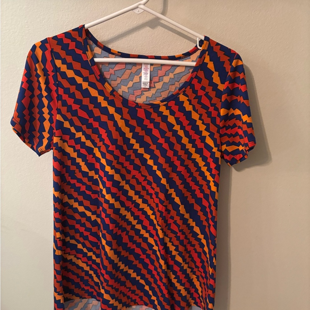 LuLaRoe Black and Red Graphic Short Sleeve Tee